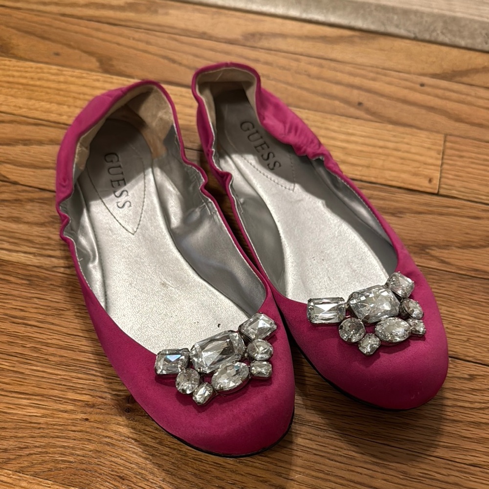 Guess magenta crystal flats